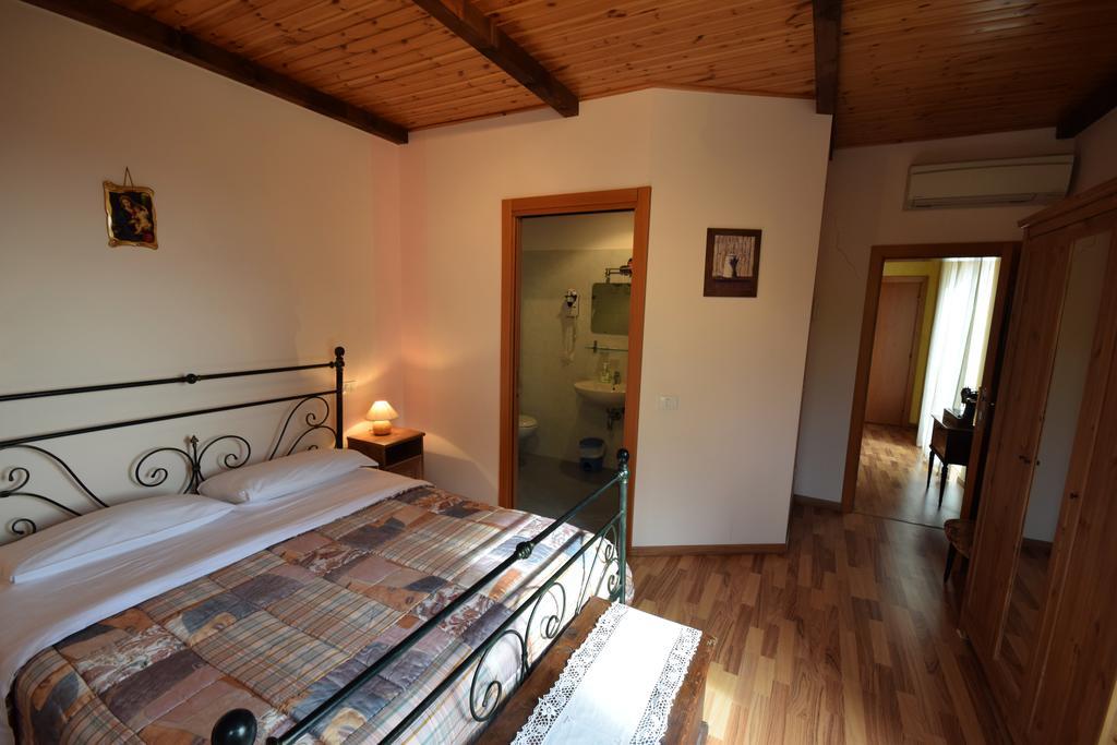 Agriturismo Al Rifugio Divino Belvedere Ostrense Buitenkant foto